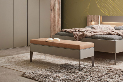 Plan von Thielemeyer - Bettbank Lack fango mit Polsterbezug Kunstleder beige